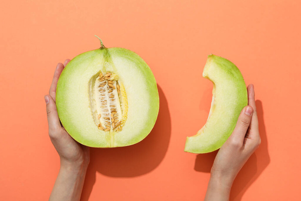 Mehukas ja maukas kesäajan hedelmäkonsepti meloni - Valokuva, kuva