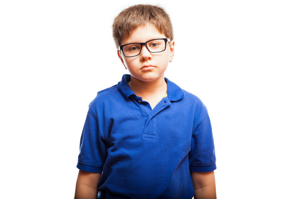 Poz gözlüklü çocuk - Fotoğraf, Görsel