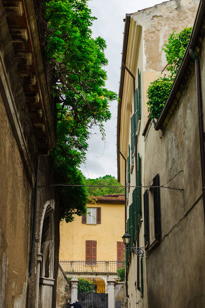 Brescia városa Olaszországban. Gyönyörű város, ősi romok és utcák. - Fotó, kép