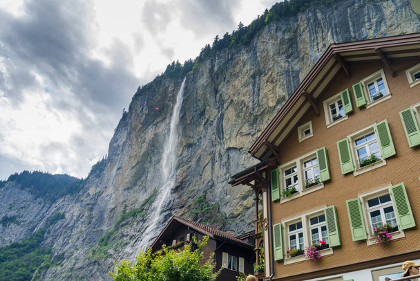 Невероятные места Лаутербруннен в Швейцарии. Водопады, горы, луга, реки. красивые пейзажи - Фото, изображение