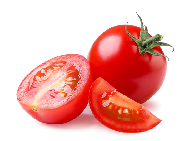 Tomate cereja, metade e parte close-up em um fundo branco. Isolados - Foto, Imagem