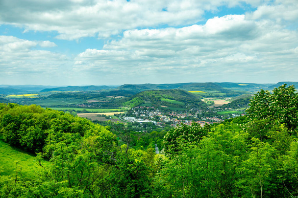 Randonnée estivale à travers la vallée de Saale jusqu'à la belle Leuchtenburg près de Kahla - Thuringe - Allemagne - Photo, image