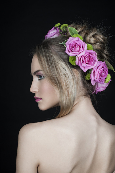 Beautiful Woman with a wreath of flowers on her head - Fotoğraf, Görsel