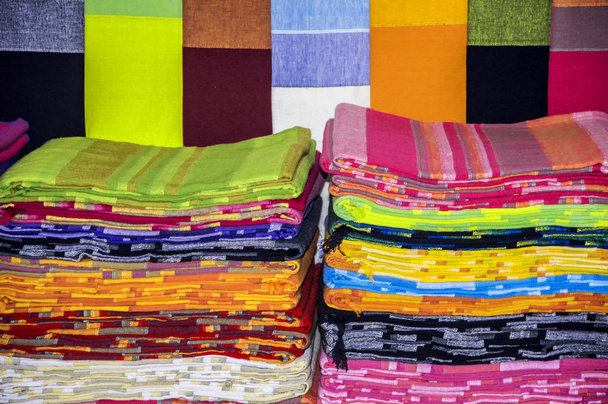 Hojas textiles impresas
 - Foto, Imagen