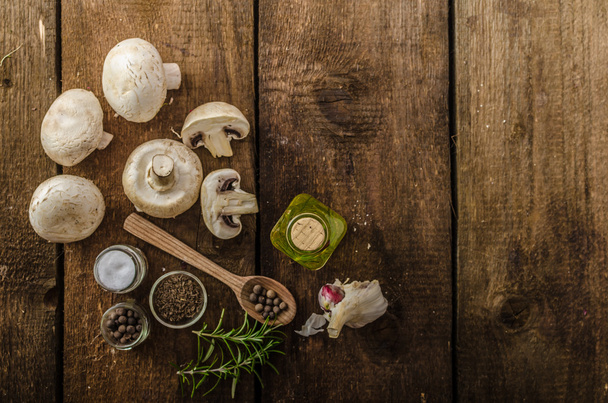 Bio garlic, spices and wild mushrooms from the home garden - Fotoğraf, Görsel