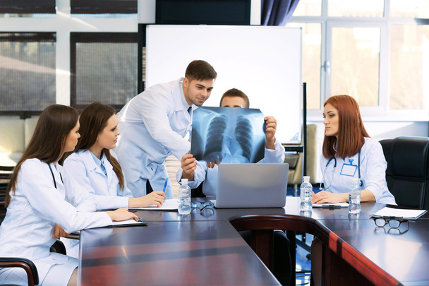 Medical workers working in conference room - Foto, Imagem