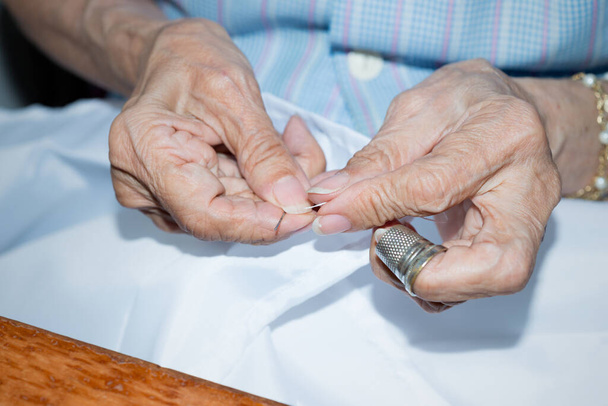 Il lavoro come benessere: il potere curativo dell'occupazione per gli anziani - Foto, immagini