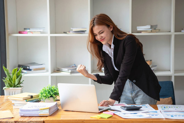 Business, finance and employment, female successful entrepreneurs concept. Confident smiling Asian businesswoman, using a laptop at work - Photo, Image