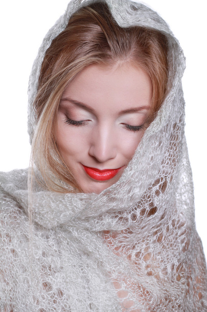 the girl in the shawl - Фото, изображение