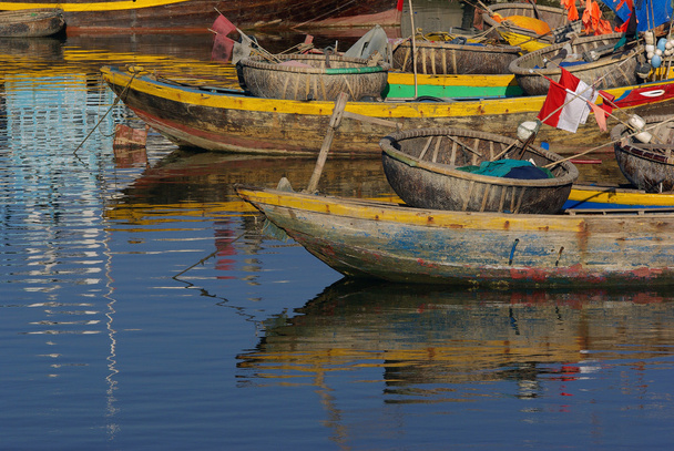 Zblízka tradiční loď v rybářské vesnici Mui Ne, Vietnam - Fotografie, Obrázek