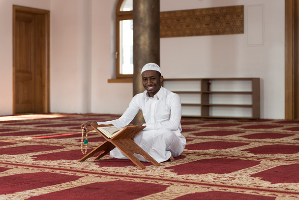 Portrait Of A Black African Man In Mosque - Foto, Imagen