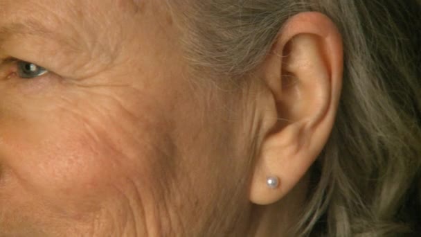visage humain femme 70 ans 4 5
 - Séquence, vidéo