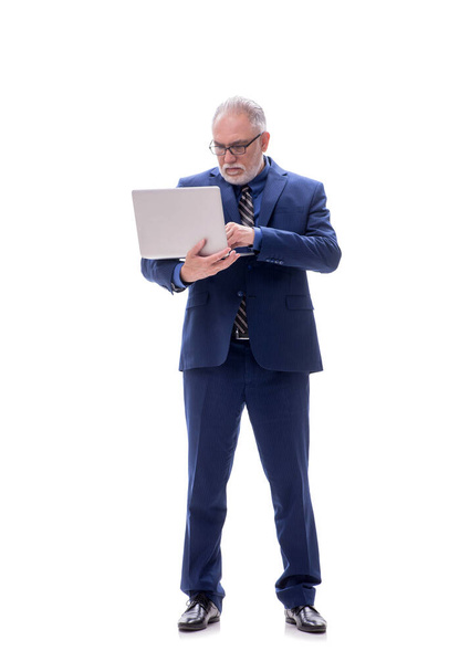 Idős üzletember kezében laptop elszigetelt fehér - Fotó, kép