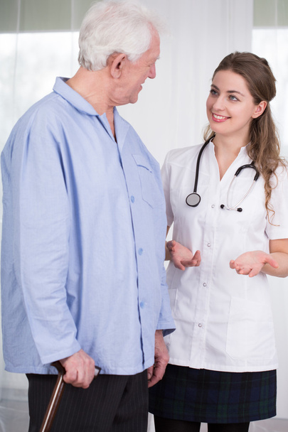Geriatric patient talking with doctor - Foto, imagen
