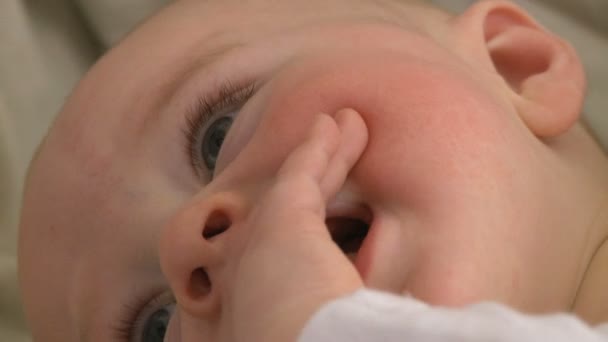 Säugling männlich 6 Monate alt 7 18 - Filmmaterial, Video