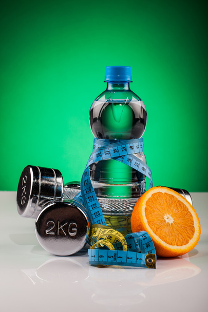 Água de aptidão e comida saudável
 - Foto, Imagem