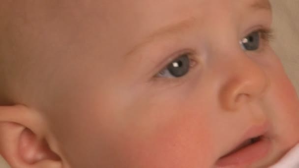 dítě mužského 6 měsíců starý 17 18 - Záběry, video
