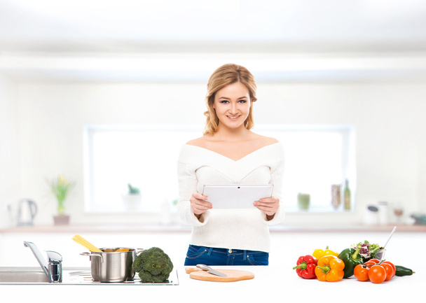 Housewife woman cooking in kitchen - Fotó, kép