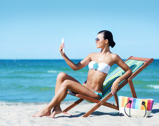 Sexy woman with sun protection cream - Foto, Imagem
