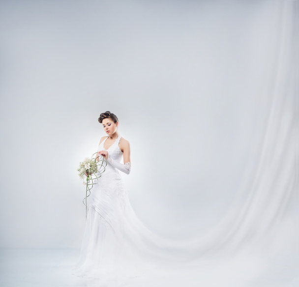 Young and beautiful bride - Valokuva, kuva
