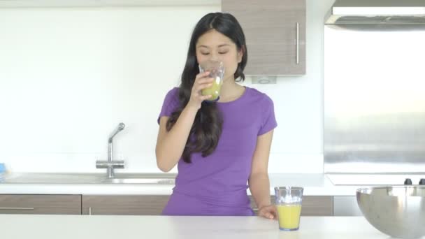Young couple drinking juice - Footage, Video