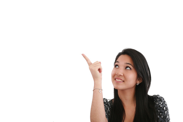 glücklich lächelnde junge Geschäftsfrau zeigt weiße Fläche für Zeichen o - Foto, Bild