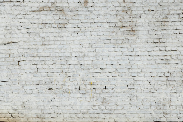 vieja pared de ladrillo pintada blanca sucia, fondo plano de marco completo y textura - Foto, Imagen