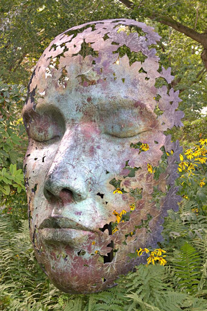 Giant face sculpture in Kew Gardens by Simon Gudgeon - Photo, Image
