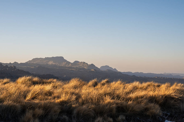 Champaqu Splendor: Capting the Awe Inspiring Mountain Landsc - Фото, изображение