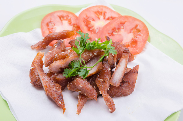 porco frito com sementes de sésamo branco
 - Foto, Imagem