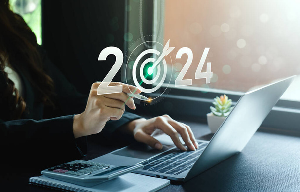 2024 analyyttinen liikenainen suunnittelu liiketoiminnan kasvu, strategia digitaalinen markkinointi, tuotot, talous, osakemarkkinoiden trendit ja liiketoiminta, tekninen analyysi - Valokuva, kuva