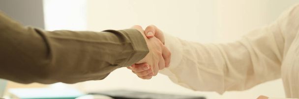 Womens handshake in the office, close-up. The concept is a positive solution, business team, partnership - Foto, Imagen