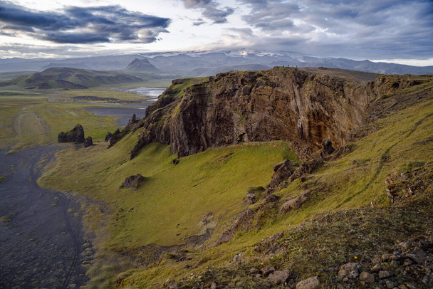 vista aérea de la costa y las montañas de Islandia - Foto, Imagen
