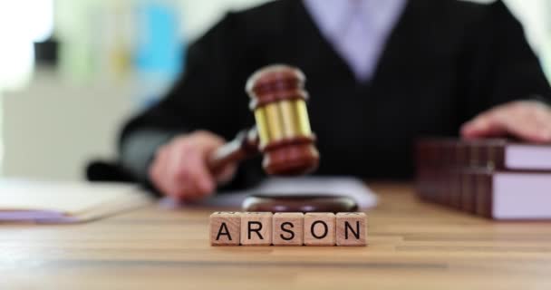 Word arson is judge pronouncing verdict in court. Deliberate arson and judgment - Footage, Video