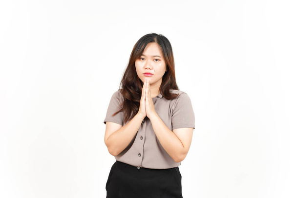 Skládací paže a žebrání gesto krásné asijské ženy izolované na bílém pozadí - Fotografie, Obrázek