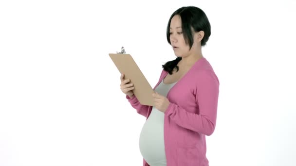 Těhotná žena drží kontrolní seznam - Záběry, video
