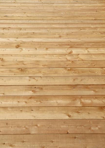 fondo marrón de tablones rústicos de madera rugosa de un panel leñoso - Foto, Imagen