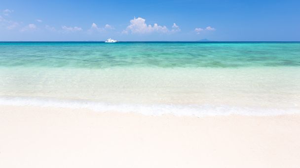 тропічний пляж. небо і море
 - Фото, зображення