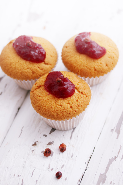 muffins met cranberry jam  - Foto, afbeelding