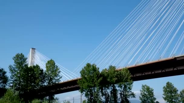 Міст Порт-Манн через річку Фрейзер. Sunny Summer Surrey, Vancouver, British Columbia, Canada 2023 - Кадри, відео