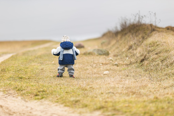 Toddler walking - Valokuva, kuva