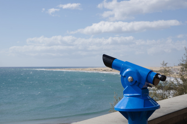 Binocular por la costa
 - Foto, imagen