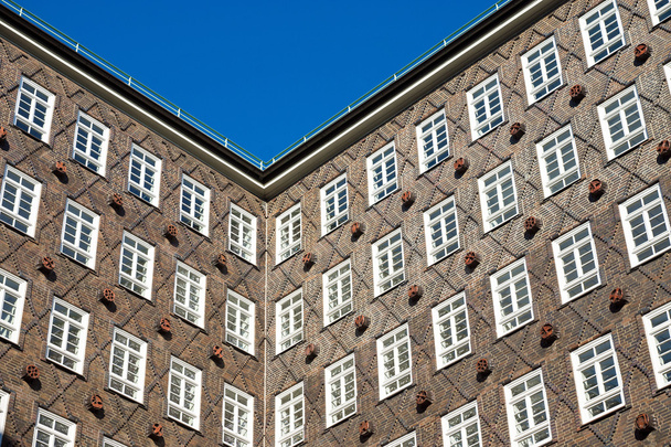 Tarihi bina cephe Hamburg - Fotoğraf, Görsel