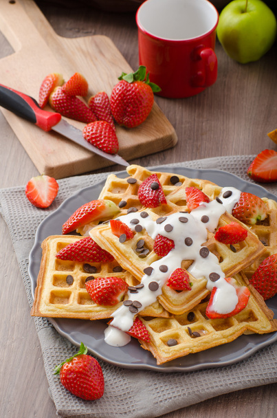 Homemade waffles with maple syrup and strawberries - Фото, изображение