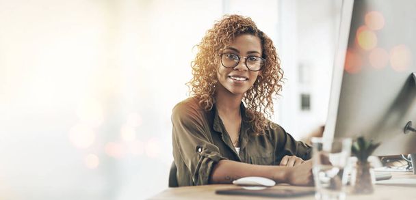 Smile, desk and portrait of a woman in an office for business, corporate work or planning. Happy, morning and a young employee at a table or workspace for a schedule, email typing or connection on pc. - Photo, Image