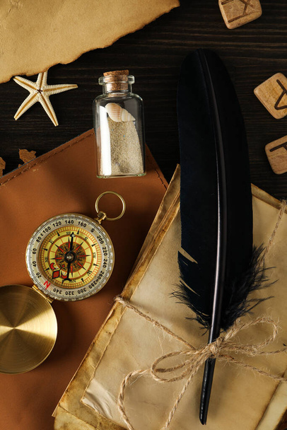 Kolumbův den. Ročník kompas s perem a mapou Ameriky - Fotografie, Obrázek