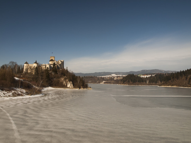 NIEDZICA, POLAND 2015 February 21: Niedzica Castle at Czorsztyn  - Zdjęcie, obraz