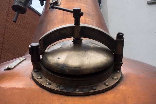 kettle in a beer brewery, industrial production of alcoholic beverages - Zdjęcie, obraz