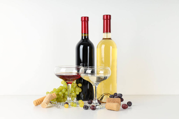Изысканная концепция, вкусный алкогольный напиток - вино - Фото, изображение