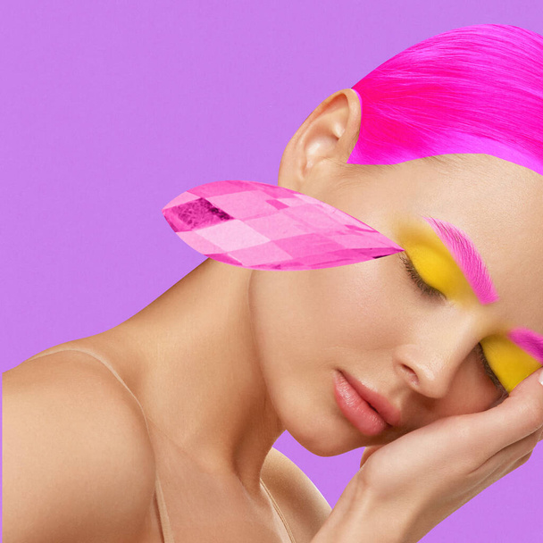 Hedendaagse kunst collage. Moderne kunstwerken. Close-up portret van jonge vrouw, mode model met gesloten ogen huilt met roze kristallen. Concept van schoonheid, gezichtsverzorging, kleuren, glamour, inspiratie. - Foto, afbeelding